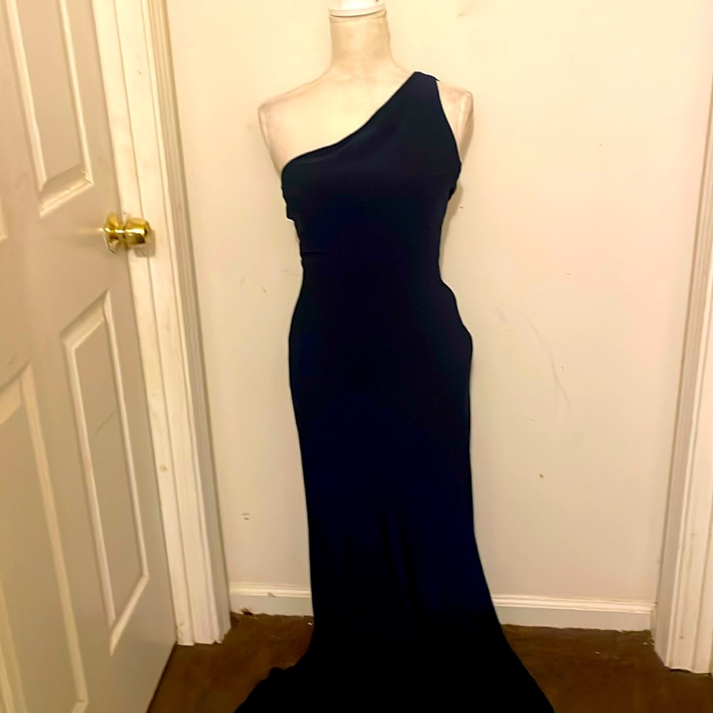 Beautiful on shoulder navy blue dress 9/10